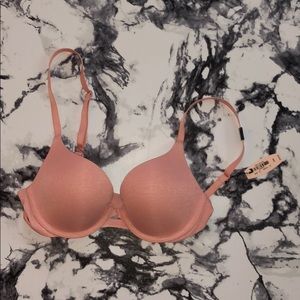 NWT Victoria Secret T-shirt Bra 32B